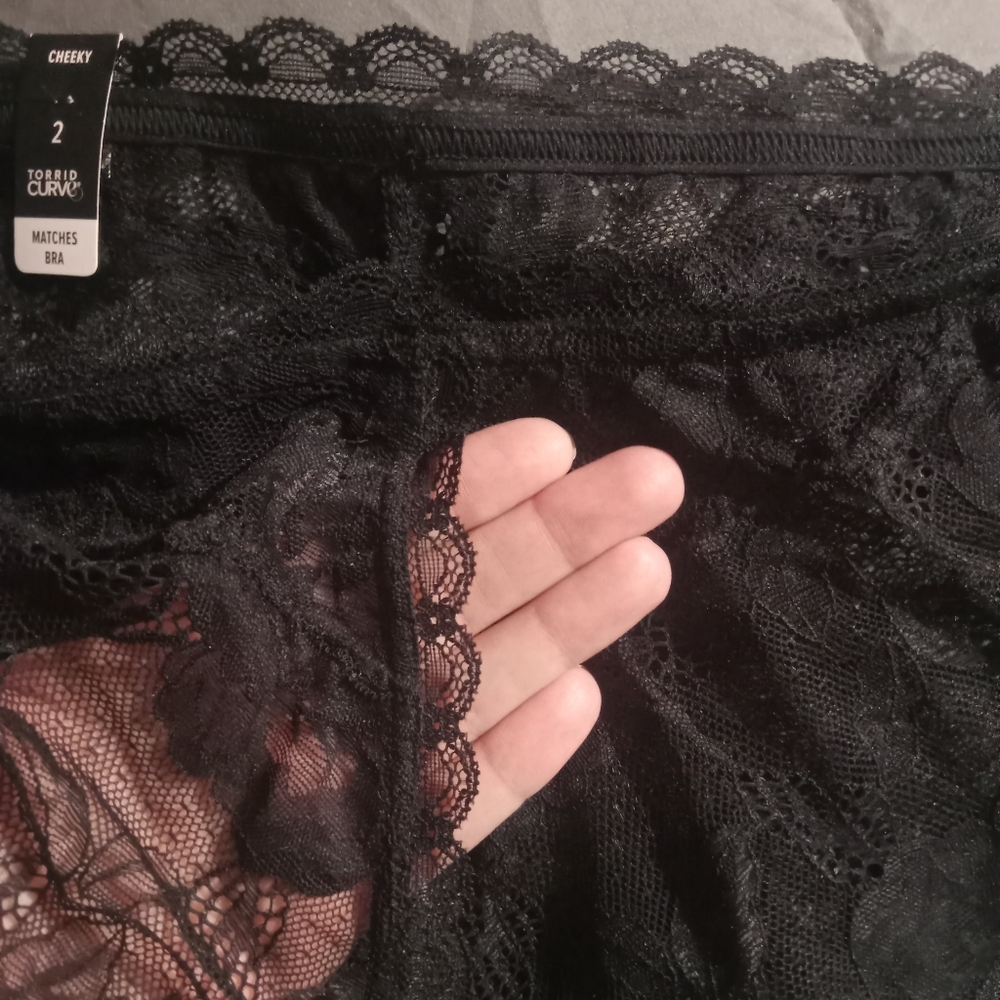 NWT Lot Of 2 Torrid Floral Lace Open Back Cheeky Panties Fushia/Black (18-20) - Picture 4 of 7
